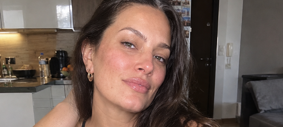 Milica (48) Imam 18-godisnju cerku i ne mogu je odvojiti od svog zivota, ako zelis mene  prihvati i nju